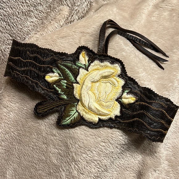 BCBG MAX AZRIA Runway “Summer Flower” Corset Belt - Picture 3 of 11